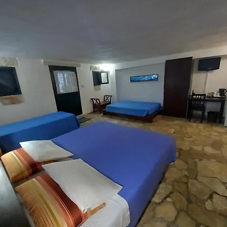 Breezes Bed & Breakfast 4*