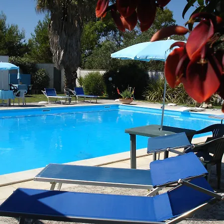 Breezes Bed & Breakfast 4*