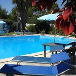 Breezes לינה וארוחת בוקר 4*