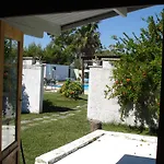 Breezes לינה וארוחת בוקר 4*