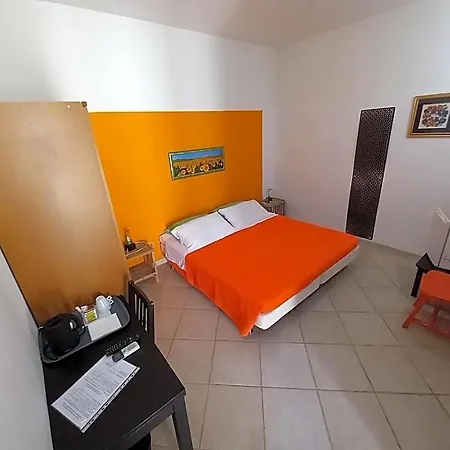 Breezes Oda ve Kahvaltı 4*