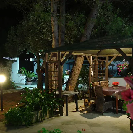 Breezes B&B