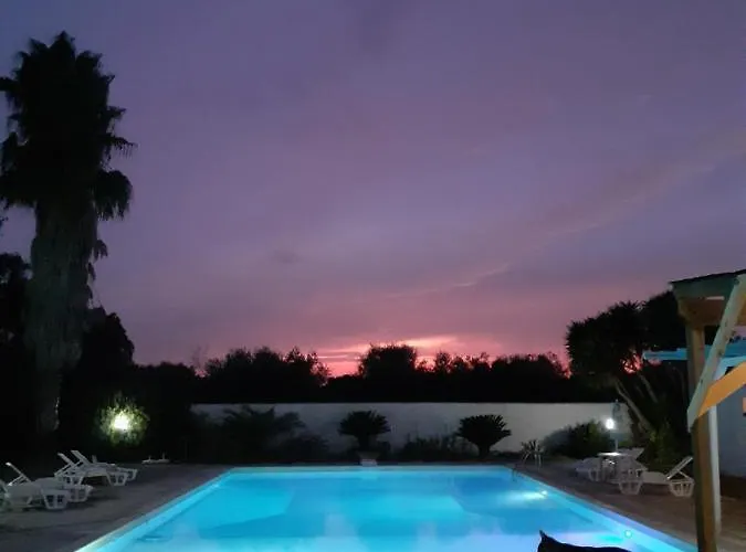 Breezes Bed & Breakfast 4*